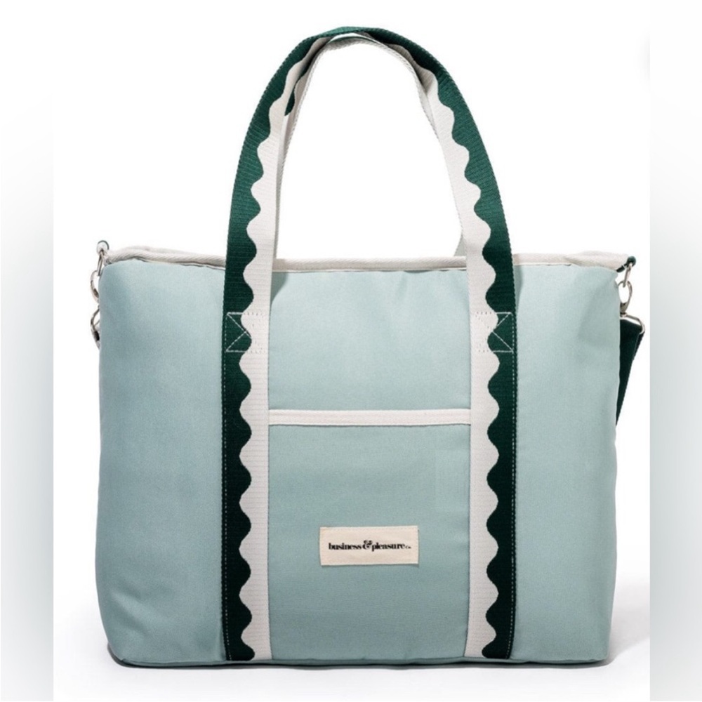 Business & Pleasure Co Holiday Cooler Bag in Rivie Green NWT insulated bag